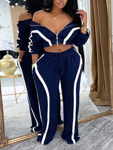 Conjunto casual de mujer: Top corto rosa con hombros descubiertos, volantes y pantalones a juego, conjunto de sudadera de punto con mangas abullonadas - Product Image 2