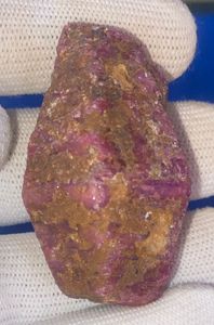 พลอยทับทิมดิบธรรมชาติ 309 กะรัต จากเคนยา เหมืองเฟโมส จอห์น โซล - Product Image 5