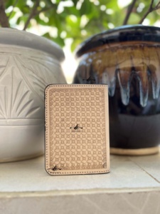Nouveau porte-passeport en cuir de concepteur en cuir usiné Style de motif occidental Offre Spéciale accessoires de voyage multifonctions uniques - Product Image 5