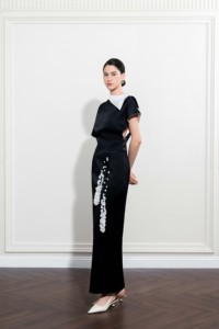 Nouvelle Arrivée Jupes pour Femmes Élégantes MYRA SILK LONG SKIRT Silhouette Droite ODM Jupe Longue MISSION SATIN de WhiteAnt Vietnam - Product Image 3