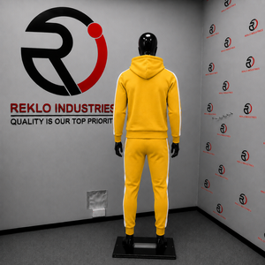 Conjunto Deportivo Dorado para Hombre, Sudadera con Capucha y Pantalones Jogger con Logotipo Personalizado, Franja Lateral Blanca, Ropa Deportiva de Felpa, Venta al Por Mayor - Product Image 4