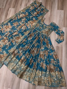 Ensemble Anarkali prêt-à-porter en Faux Georgette, séchage rapide, broderie à sequins, imprimé floral bleu, longueur ras du sol, traditionnel pour femme - Product Image 3