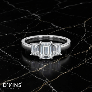 Anillo de compromiso de diamantes de 3 piedras con corte esmeralda para mujer D'VINS, estilo clásico, certificado por IGI - Product Image 1