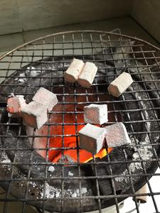 Cáscara de coco puro Carbón activado Hookah Carbón Quick Light Super White Ash Shisha de calidad superior para venta al por mayor - Product Image 5