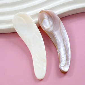 Cuillère artisanale en nacre pour huîtres, caviar et glaces, vaisselle écologique du Vietnam - Product Image 3