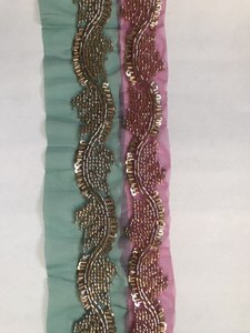 Exquisito borde floral festoneado ecológico adornado a mano para sari, con lentejuelas metálicas y bordado de precisión en malla transparente de primera calidad. - Product Image 3