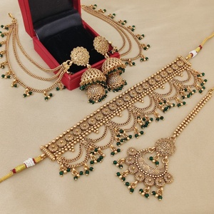 Collar chapado en oro micro de un gramo de calidad premium con hermosos aretes y Maang Tikka - Product Image 2