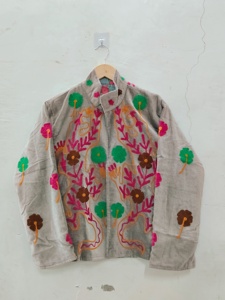 Veste en velours brodée pour femme, col mandarin, broderie florale à la main, manches longues, style printemps - Product Image 3