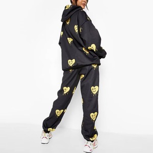 Ensemble de survêtement pour femme personnalisé avec logo, imprimé par sublimation, effet délavé, 100 % polyester, pour l'entraînement - Product Image 2
