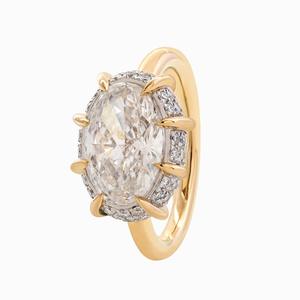 Bague de fiançailles classique pour femme en or jaune 18 carats avec diamant de laboratoire ovale de 3 carats certifié IGI, sertissage unique en forme de boussole, style East West - Product Image 3