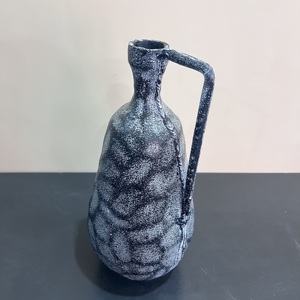 Florero Decorativo de Aluminio con Acabado Negro Antiguo, Diseño Artesanal, Decoración para el Hogar FV601 - Product Image 1