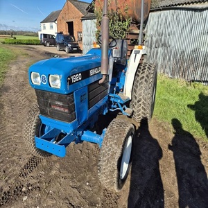 Meilleur prix pour tracteur New Hollandds 1920 avec chargeur à attache rapide, excellent état, sans problèmes, livraison rapide, composants principaux : roulement - Product Image 4