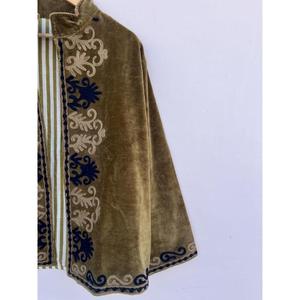 Veste kimono en velours brodée à la main, robe réversible Suzani, manteau d'hiver bohème, élégant, modeste, cadeau pour elle - Product Image 4