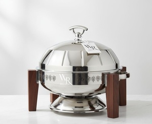 Casserole en acier inoxydable haut de gamme avec couvercle en forme de dôme et poignée en bois, plat de service élégant pour buffet, matériel de service pour l'hôtellerie et la restauration - Product Image 3