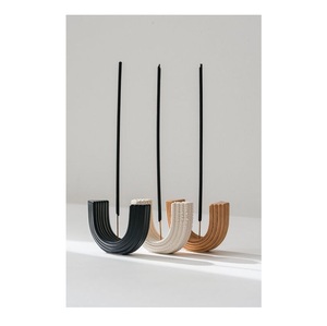 Support minimaliste en céramique pour bâtonnets d'encens, en forme de U, côtelé, attrape-cendres, brûleur d'encens géométrique abstrait en forme d'arche, plateau. - Product Image 3