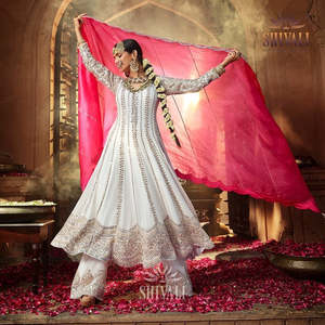 Belle robe de soirée XL Anarkali avec pendentif et Dupatta - Product Image 1