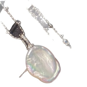 Colliers pendentifs tendance été, nouveau style, collier en perles d'eau douce avec chaîne de pull en forme de nez de cochon, avec des défauts ronds - Product Image 5