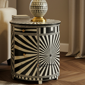 Mesa Auxiliar Redonda de Madera Artesanal con Incrustaciones de Hueso Chevron Negro, Moderna y Ecológica - Product Image 4