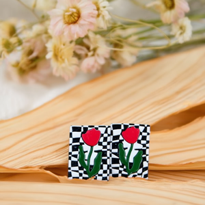 Orecchini alla moda con design a tulipano rosso a quadretti bianchi e neri, set da 12 pezzi - Product Image 2