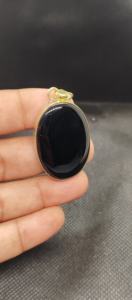 Collier plaqué or avec pendentif en onyx noir naturel serti, formes ovales, bijoux tendance avec breloques en laiton pour femmes - Product Image 4