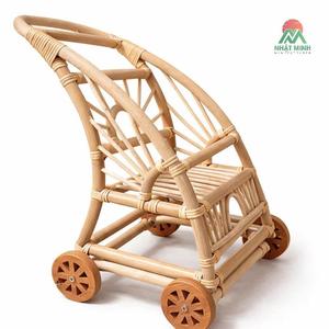 Carrito de compras de ratán hecho a mano para niños NHAT MINH con asiento para bebé, diseño tropical natural, duradero para bebés y niños - Product Image 1