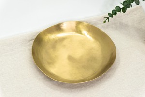 Bandeja de Servir Moderna de Latón Hecha a Mano, Apta para Lavavajillas y Microondas, Centro de Mesa para Cocina, Comedor, Restaurante, Bodas, Diwali - Product Image 2
