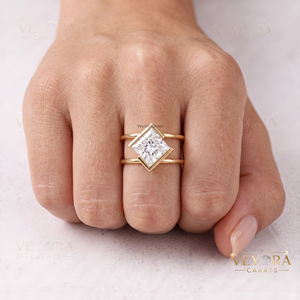 Cautivador Anillo Oura de Moissanita Princesa, con Diseño de Concha, Elaborado en Plata Sólida 925 con Detalle de Brazalete Abierto y Engaste Geométrico en Forma de Cometa - Product Image 3