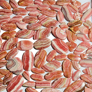 Opale rose naturelle de haute qualité, pierre précieuse en vrac, formes variées, cabochon poli, personnalisable, pierre de guérison, Trimurti Gems - Product Image 1