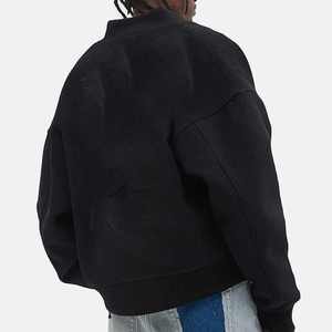 Veste universitaire crème pour homme avec logo V brodé et patch de basketball, style preppy, col rabattu, simple boutonnage - Product Image 6