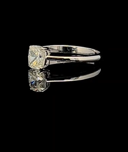Anillo de Compromiso de Lujo en Oro de 18 Quilates con Diamante Solitario de Corte Cojín Natural Certificado por GIA de 1 Quilate en Elegante Montura de Oro Blanco - Product Image 2