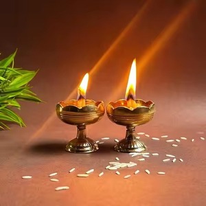 Diya en laiton artisanal, finition antique, style ethnique, pour le festival Diwali, la Pooja, le temple, la décoration de la maison - Product Image 4