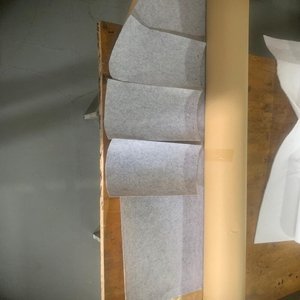 Rouleau de feutre non tissé perforé à l'aiguille de polyester auto-adhésif fabriqué au Viet Nam pour tissu de décoration intérieure - Product Image 3