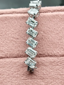 Pulsera de Diamantes Esmeralda para Mujer, Oro Blanco de 14K, Diamantes Cultivados en Laboratorio, Pulsera de Lujo, Elegante Pulsera de Boda - Product Image 4