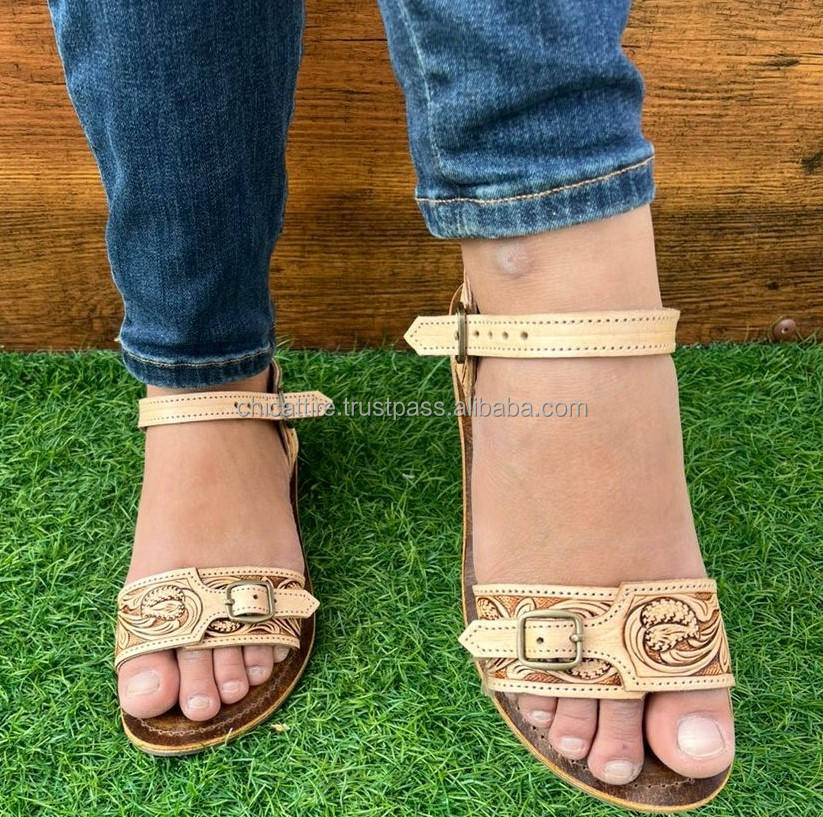 สีน้ำตาลพร้อมเครื่องมือสี