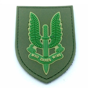 Patch 3D gaufré de haute qualité |   Étiquette à logo en relief pour vestes matelassées et vêtements de sport |   Usine OEM en gros - Product Image 1