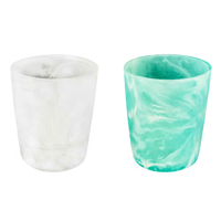 La résine courte en verre, très vendue et très demandée, généralement appelée résine époxy transparente comme du cristal, est utilisée pour créer des revêtements durables et brillants.