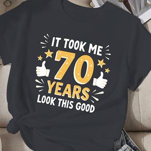 70 AÑOS PARA LOOK THIS GOOD Camiseta cómoda para mujer - Product Image 1