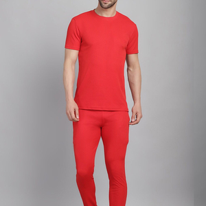 Ensemble de survêtement décontracté pour homme, t-shirt à manches courtes col rond de couleur unie rouge avec pantalon assorti, léger et respirant, idéal pour l'été - Product Image 4