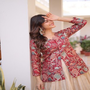 VASTRA COTTAGE Lehenga élégant en jacquard tissé avec blouse entièrement cousue, col fantaisie, manches longues, doublure en coton, tenue traditionnelle - Product Image 5