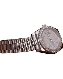 Best Quality Daily Strong Use Diamond Watch in White Dial Ready Stock Quartz Watches - Product Image 2