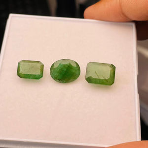 Esmeralda natural, lote de 3 piedras preciosas de buena calidad con un brillo excelente y un bonito color verde, pulido perfecto, ideal para cualquier tipo de joyería. - Product Image 6