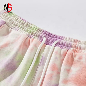 Shorts de course tie-dye pour hommes de haute qualité avec poches latérales, respirants, séchage rapide, en polyester et coton, fermeture à cordon de serrage chez NURAK 2026 - Product Image 3