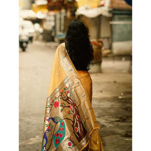 Sari en laine et mélanges pour femme Prianca, jaune, en organza Paithani, tissé avec des fils Zari, élégant dans notre collection - Product Image 3