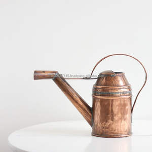 Bidon d'eau en cuivre martelé avec un attrait vintage et un bec lisse pour un débit constant et une touche traditionnelle - Product Image 4