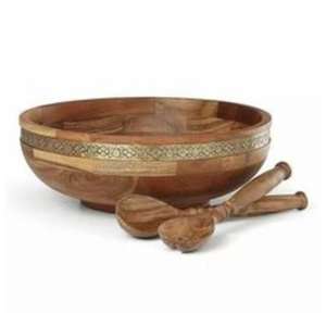 Grand saladier en bois massif naturel pour dîner en famille, utilisation sur la table de cuisine - Product Image 3