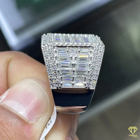 Anillo de lujo con diamantes de moissanita tipo baguette para hombre, oro blanco, estilo hip hop, joyería con incrustaciones de diamantes.