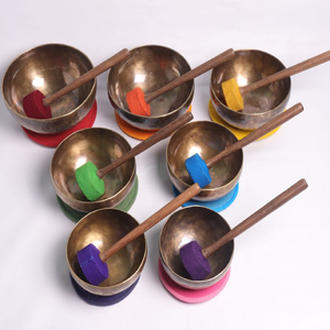 Cuencos de bronce afinados a las frecuencias de los 7 chakras para terapias vibratorias curativas disponibles al por mayor a precio directo de fábrica. - Product Image 3