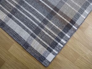 Alfombra Dhurrie de Lana/Algodón Ecológica Tejida a Mano en Fábrica |   Alfombra Floral Contemporánea en Tonos Tierra Neutros con Pelo Plano - Product Image 6