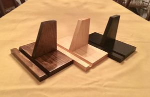 Support de téléphone en acrylique fait main de haute qualité avec incrustation en bois par NEHA ENTERPRISES, décoration de table de forme irrégulière sur le thème des animaux - Product Image 5