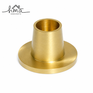 Candelabro Cónico de Latón Dorado con Base Redonda, Diseño Moderno Minimalista, Forma Cilíndrica, Elegante Decoración de Mesa - Product Image 1